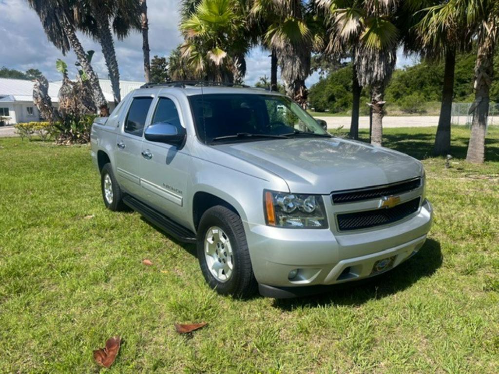 2013 Chevrolet Avalanche - $14,250