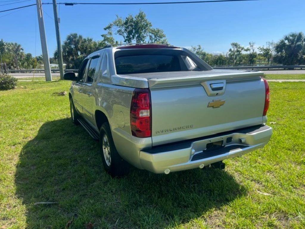 2013 Chevrolet Avalanche - $14,250
