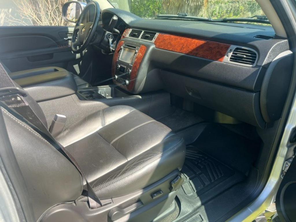 2013 Chevrolet Avalanche - $14,250