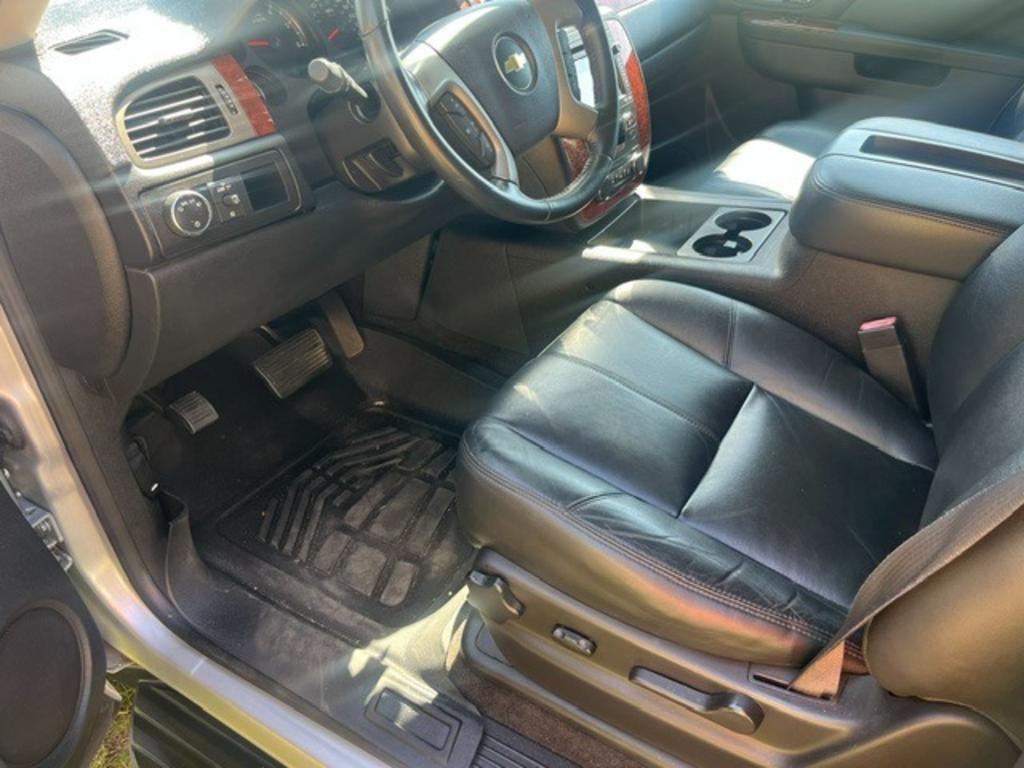 2013 Chevrolet Avalanche - $14,250