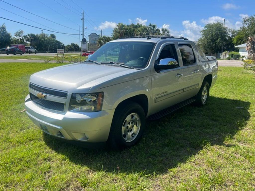 2013 Chevrolet Avalanche - $14,250