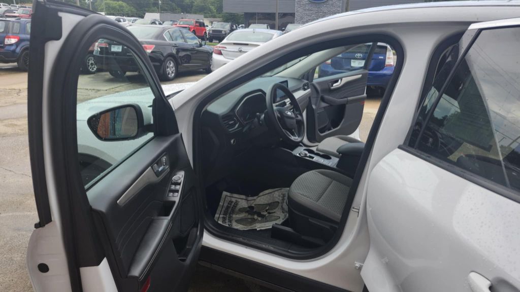 2021 Ford Escape - $13,500