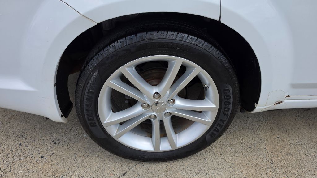 2014 Dodge Avenger - $7,900