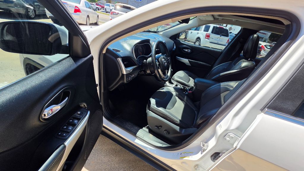 2018 Jeep Cherokee - $9,500