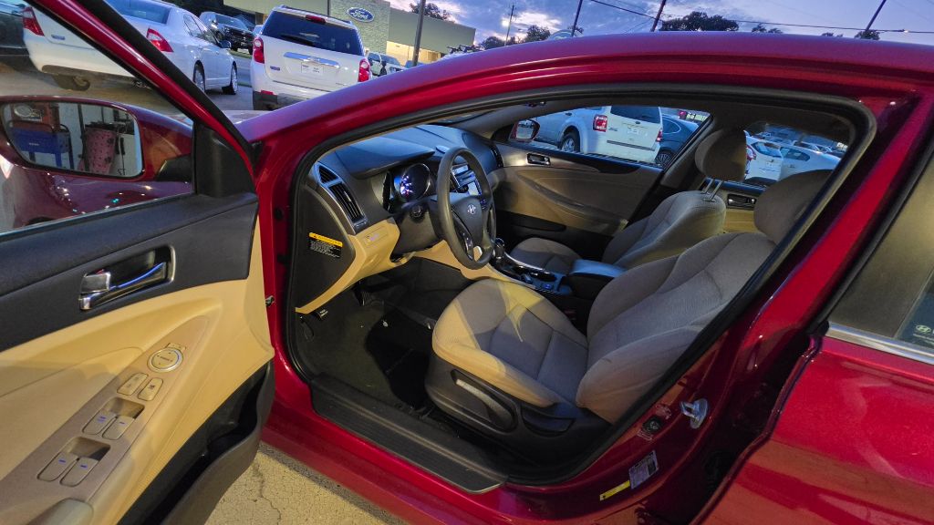 2014 Hyundai Sonata - $9,900