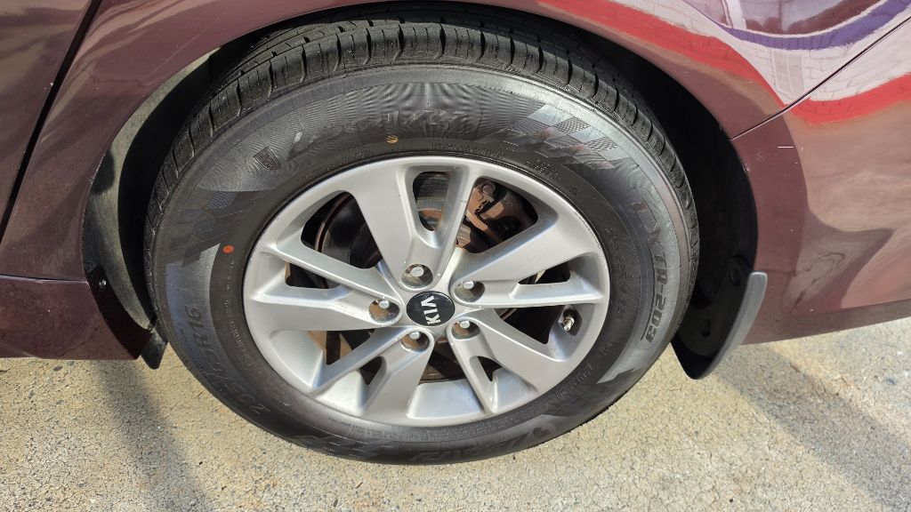2016 Kia Optima - $8,900