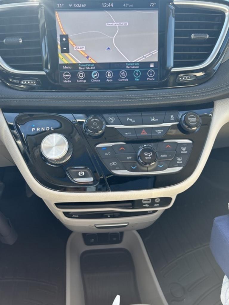 2019 Chrysler Pacifica Hybrid Limited photo