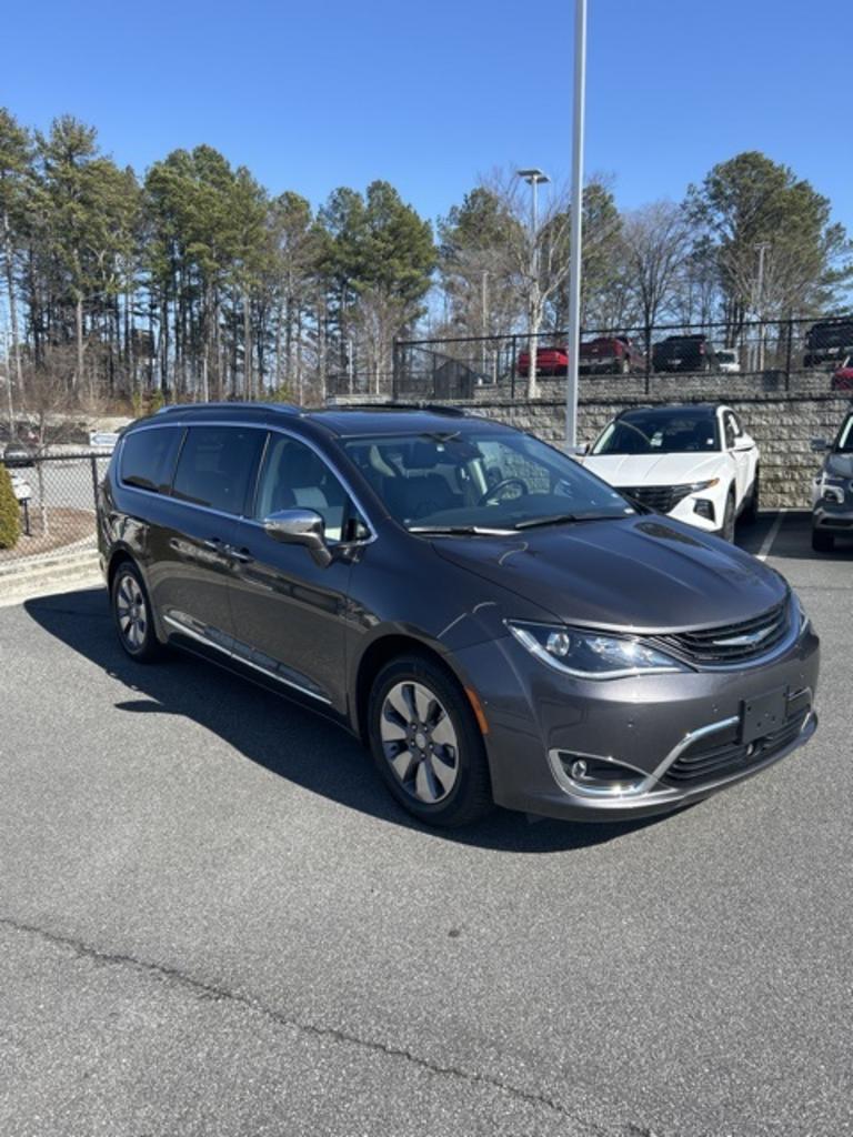 2019 Chrysler Pacifica Hybrid Limited photo
