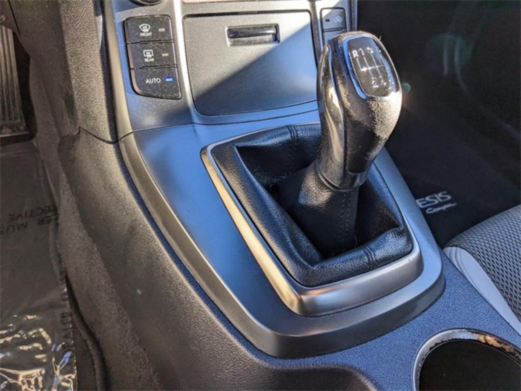 2015 Hyundai Genesis Coupe 3.8 photo