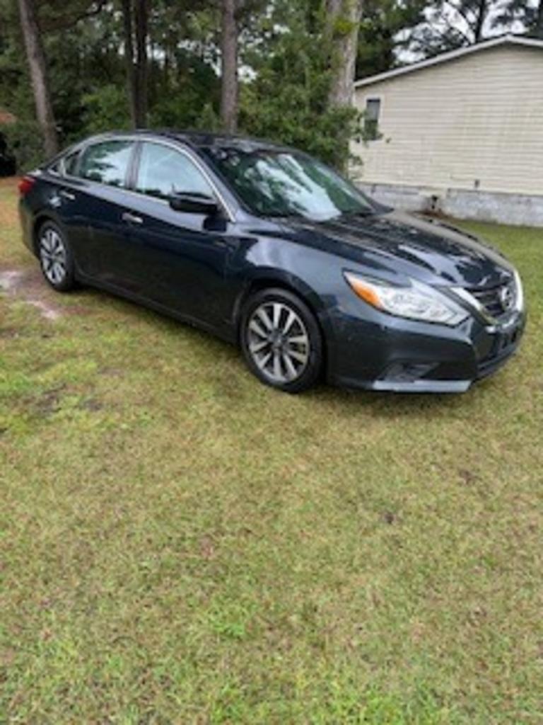 2017 Nissan Altima - $8,300