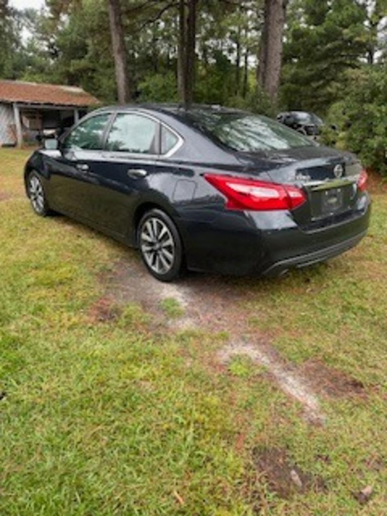 2017 Nissan Altima - $8,300