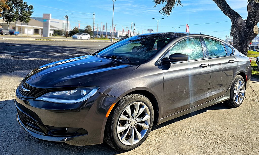 2015 Chrysler 200 - $6,999