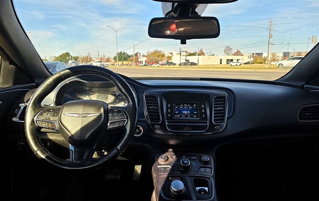 2015 Chrysler 200 - $6,999