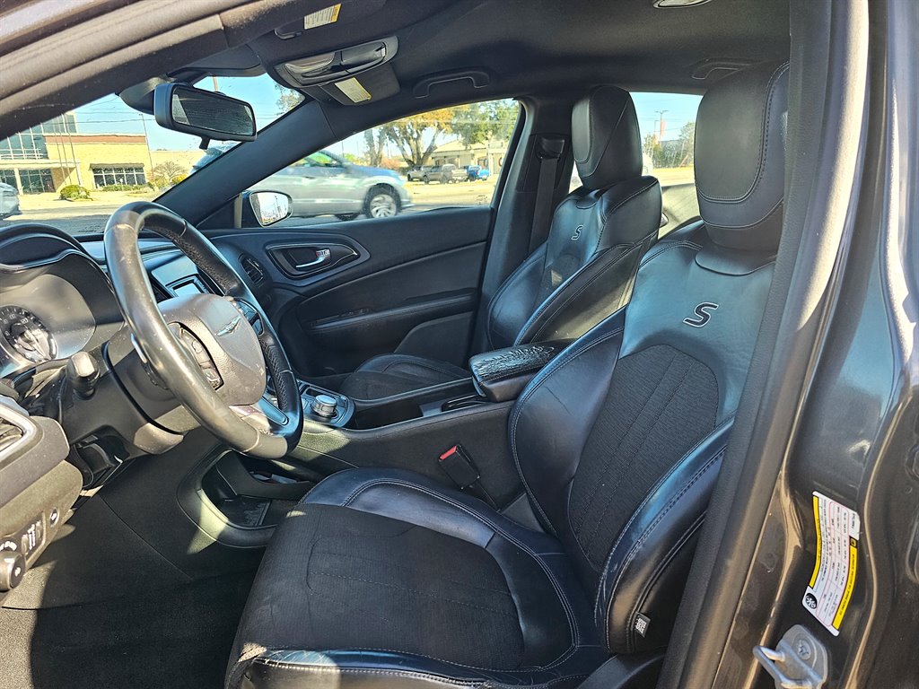 2015 Chrysler 200 - $6,999