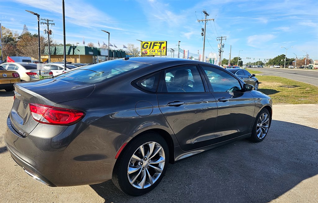 2015 Chrysler 200 - $6,999