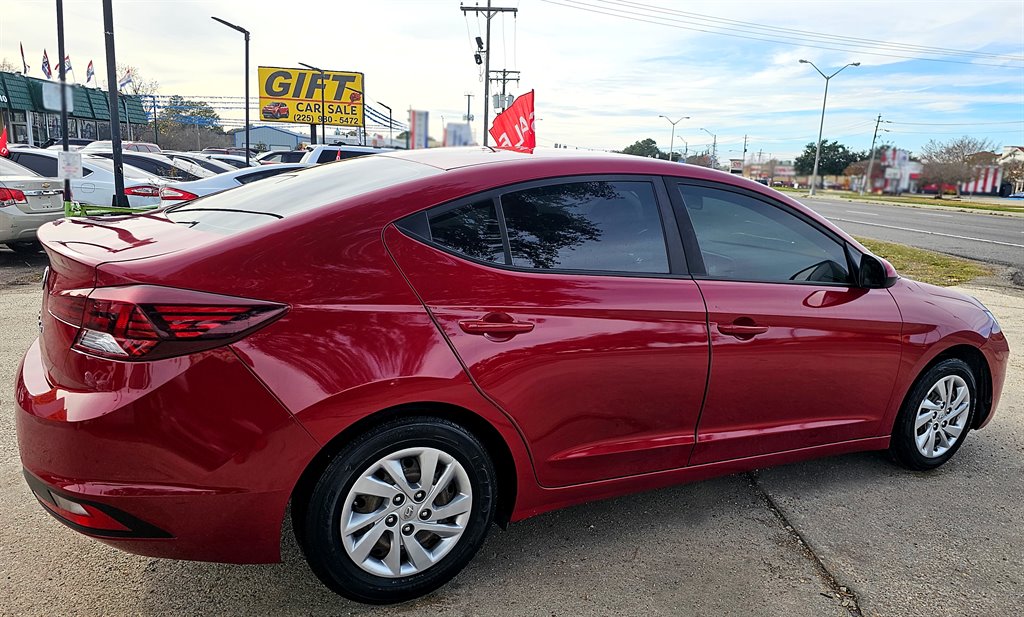 2019 Hyundai Elantra - $10,700