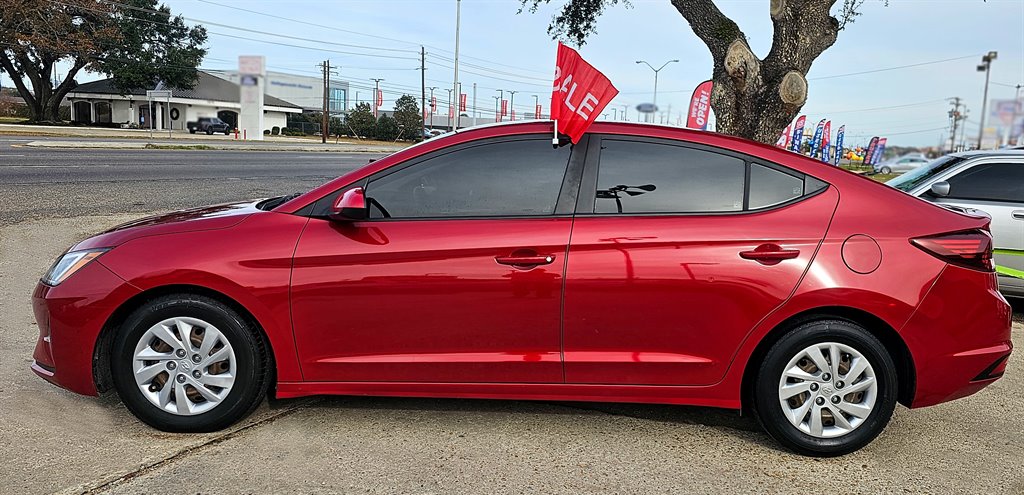 2019 Hyundai Elantra - $10,700