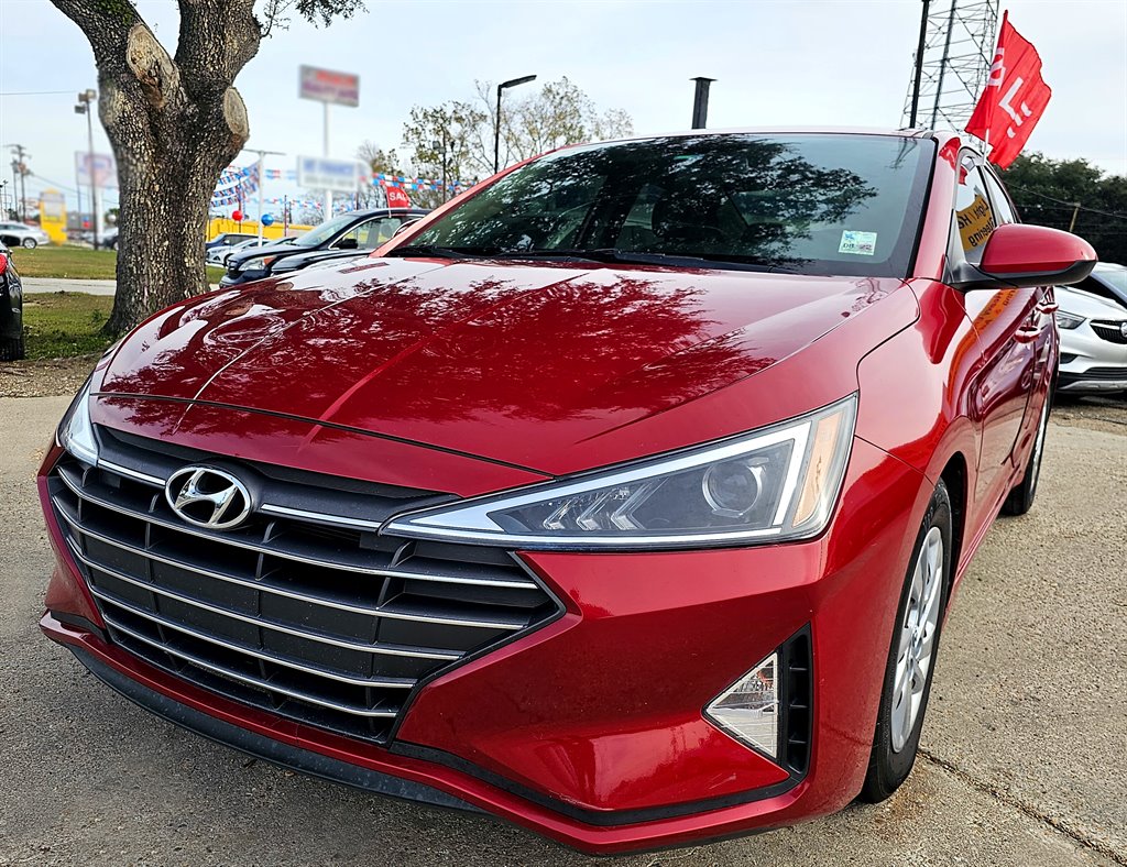 2019 Hyundai Elantra - $10,700