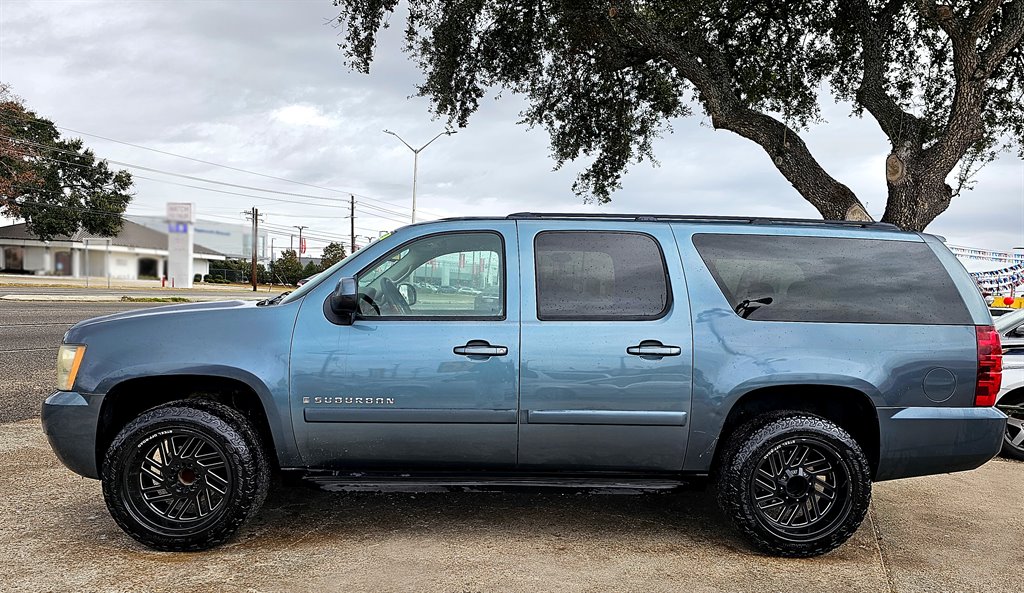 2008 Chevrolet Suburban - $7,599