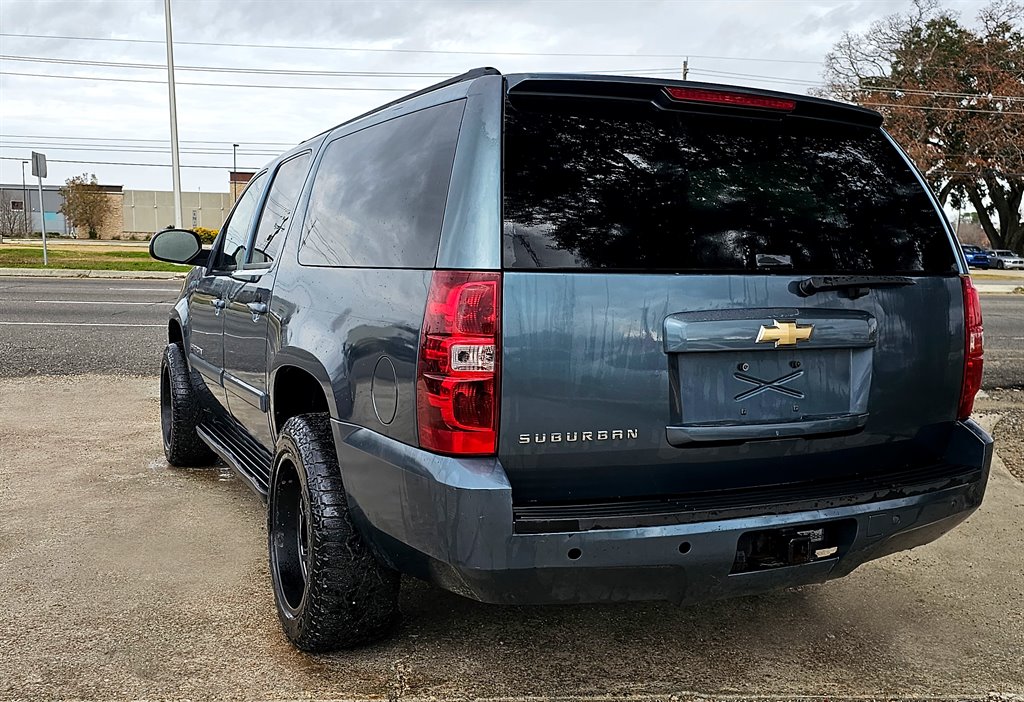 2008 Chevrolet Suburban - $7,599