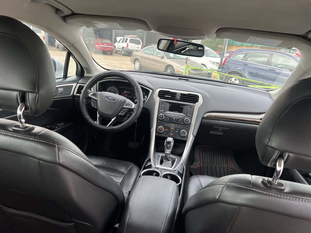 2013 Ford Fusion SE photo