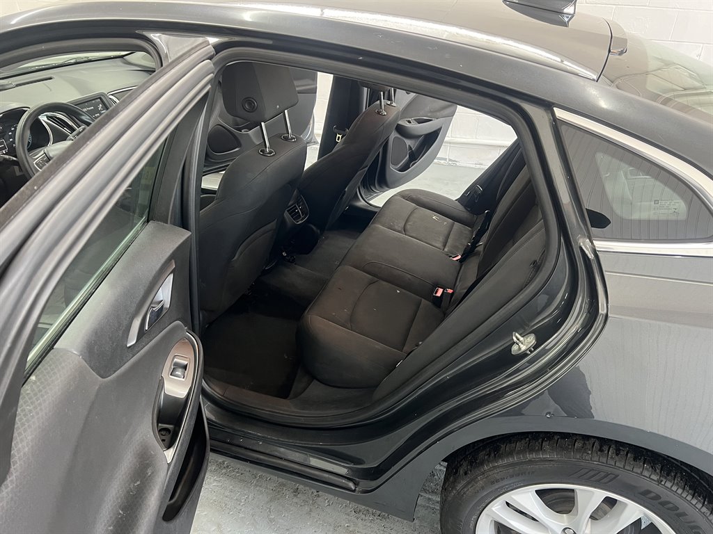 2016 Chevrolet Malibu - $8,999