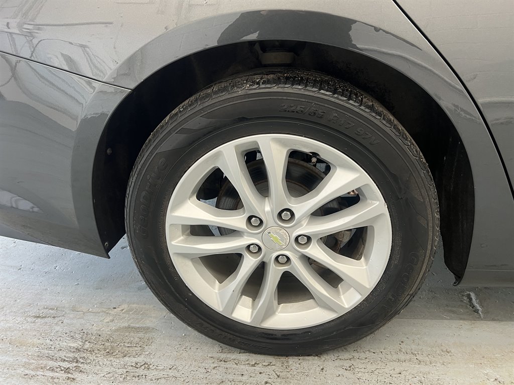 2016 Chevrolet Malibu - $8,999