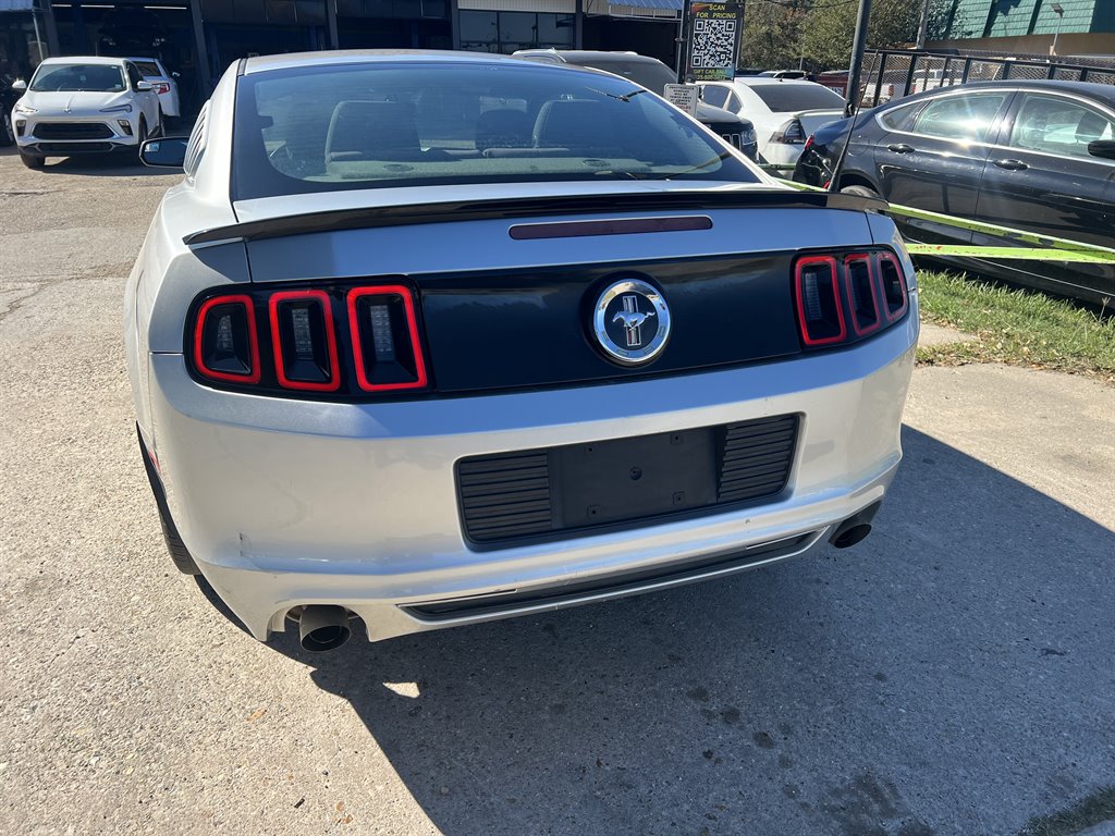 2014 Ford Mustang V6 photo