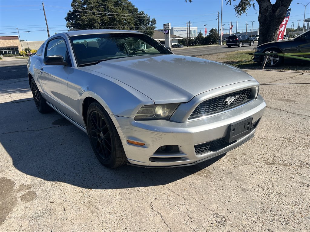 2014 Ford Mustang V6 photo
