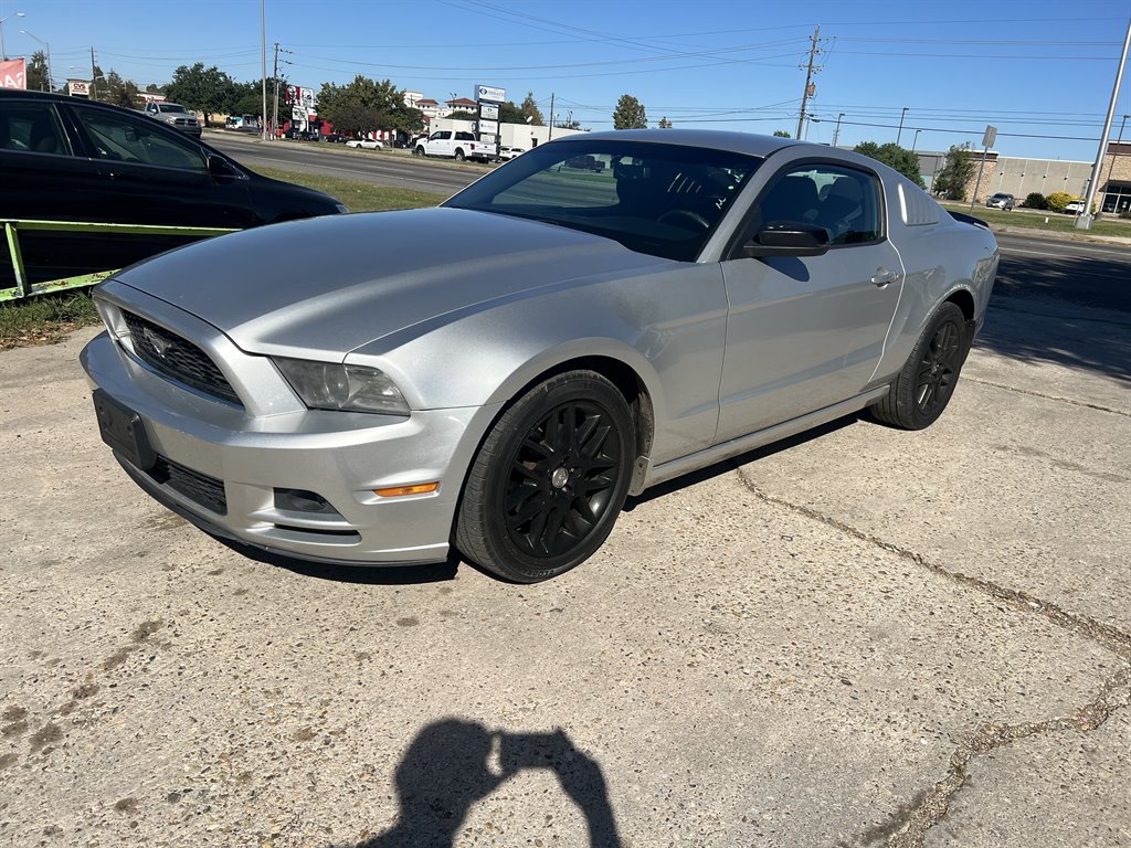 2014 Ford Mustang V6 photo