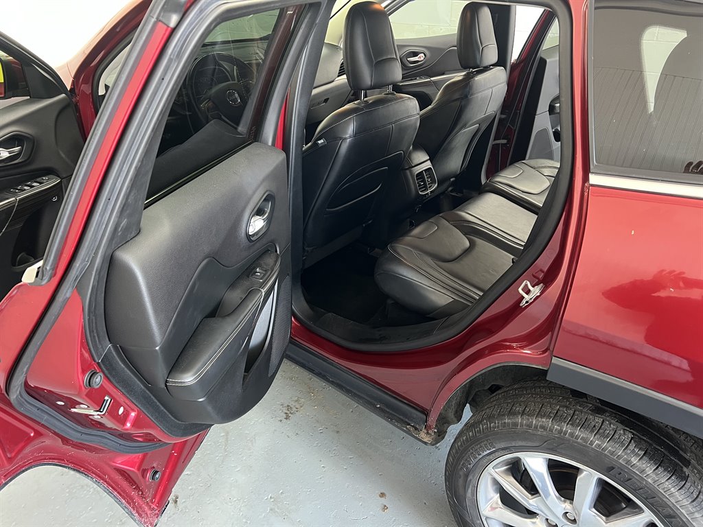 2014 Jeep Cherokee - $10,999
