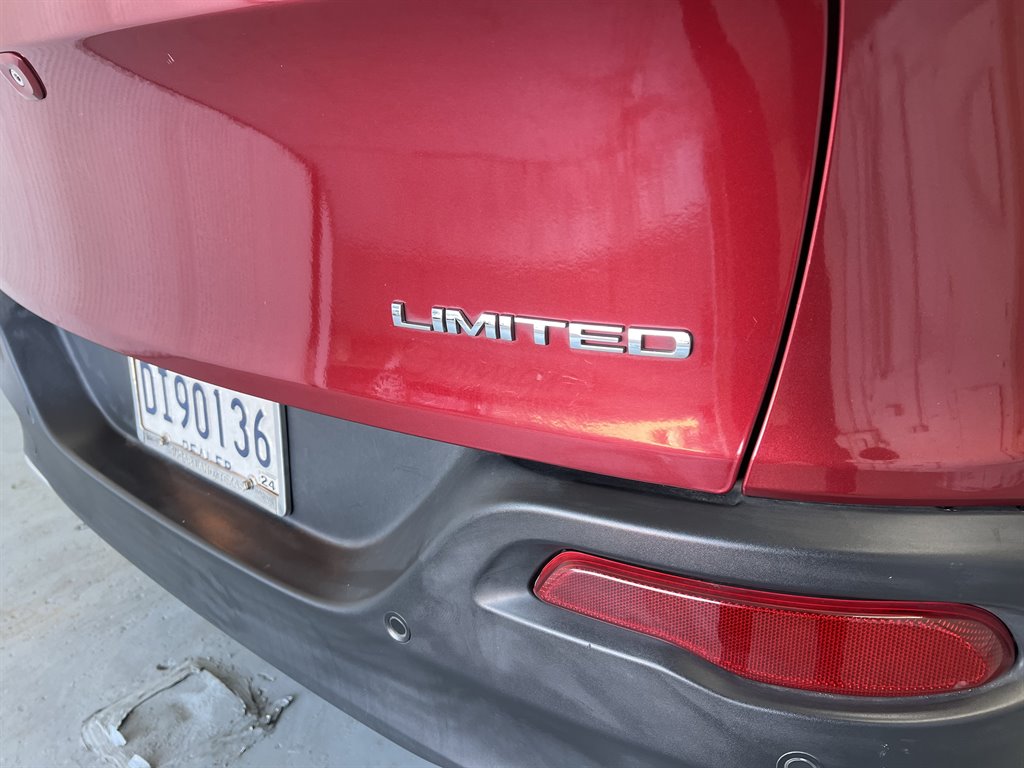 2014 Jeep Cherokee - $10,999