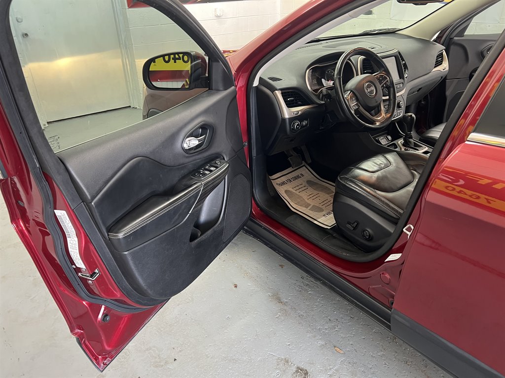 2014 Jeep Cherokee - $10,999