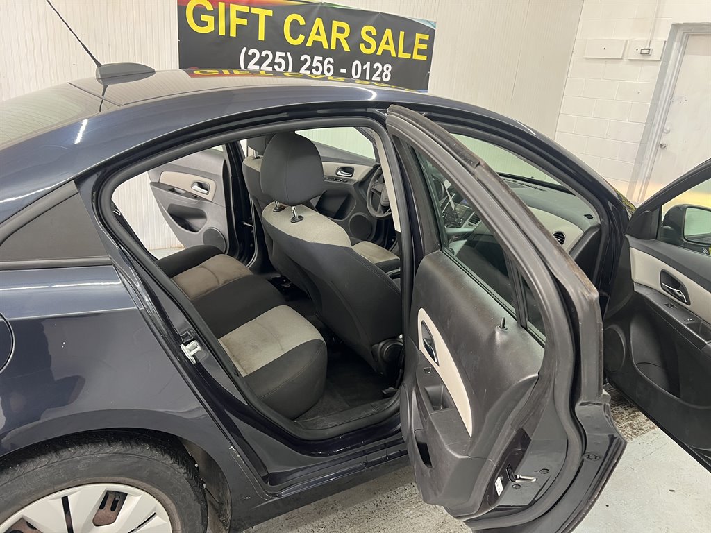 2016 Chevrolet Cruze - $8,199
