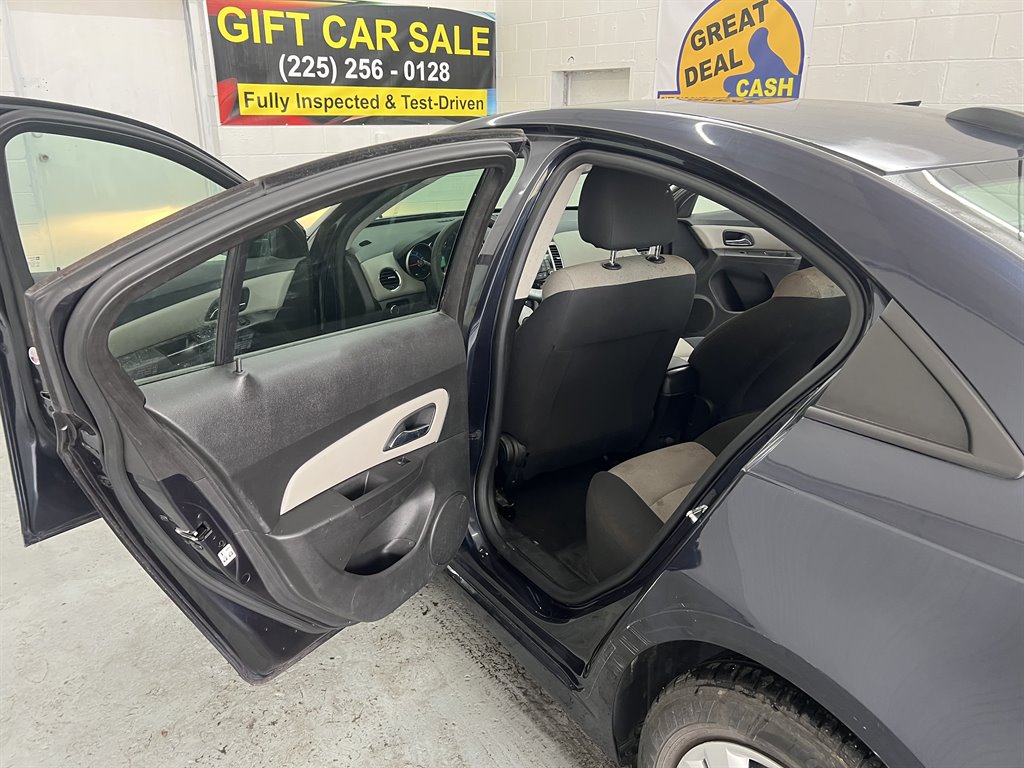 2016 Chevrolet Cruze - $8,199