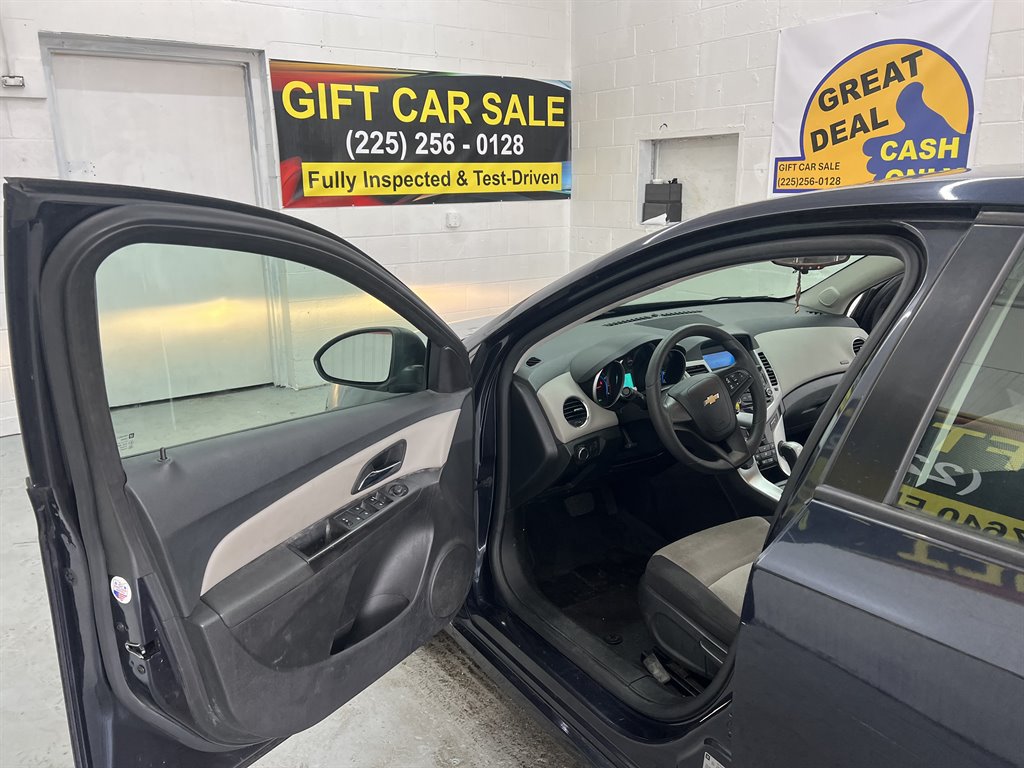 2016 Chevrolet Cruze - $8,199
