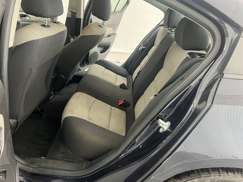 2016 Chevrolet Cruze - $8,199