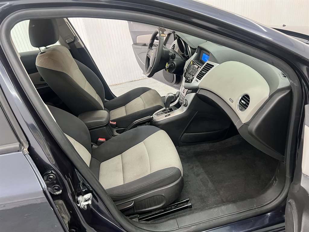 2016 Chevrolet Cruze - $8,199