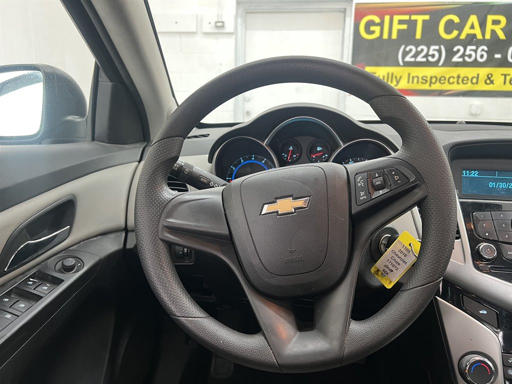 2016 Chevrolet Cruze - $8,199