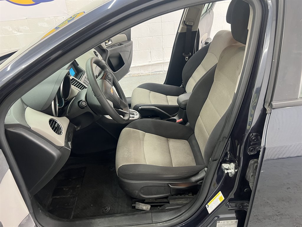 2016 Chevrolet Cruze - $8,199