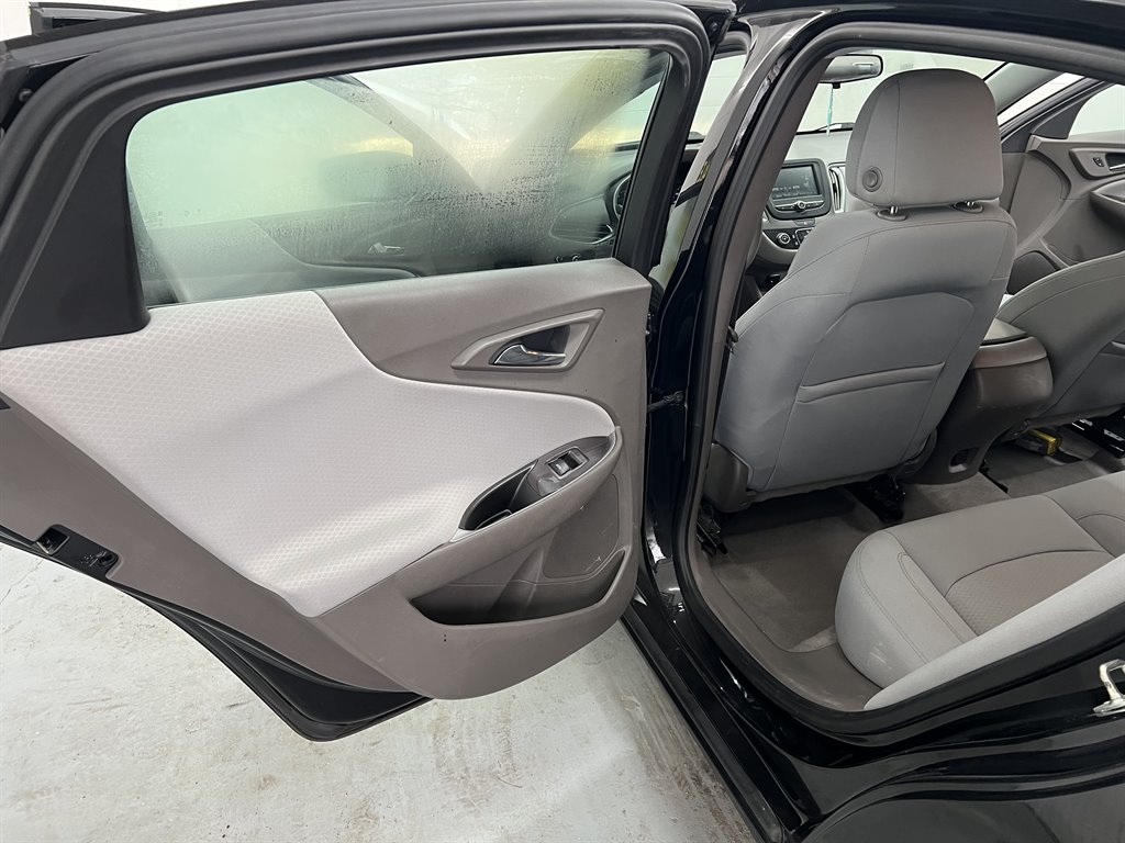 2017 Chevrolet Malibu - $10,755