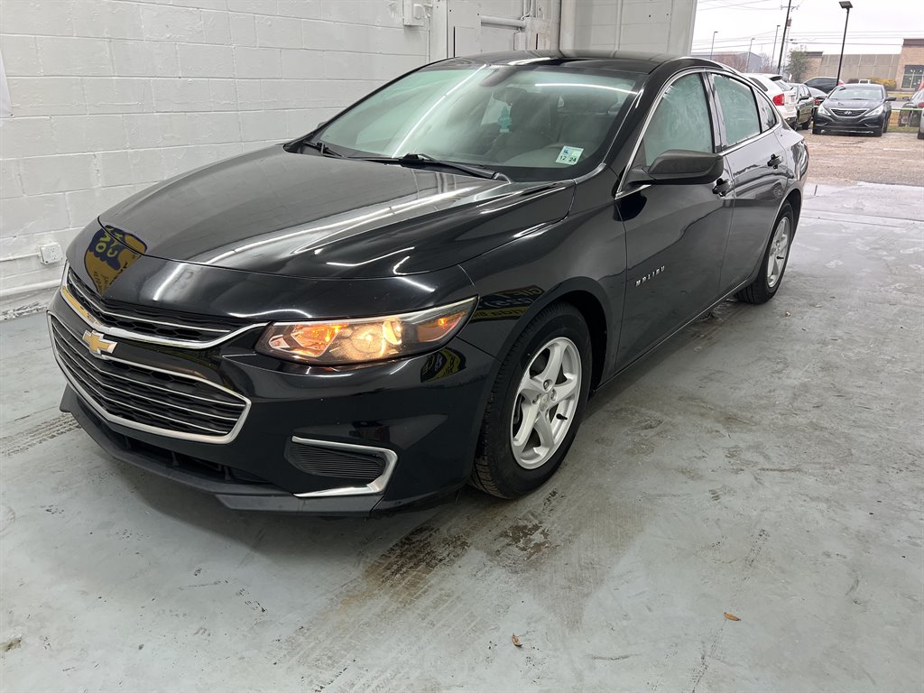 2017 Chevrolet Malibu - $10,755