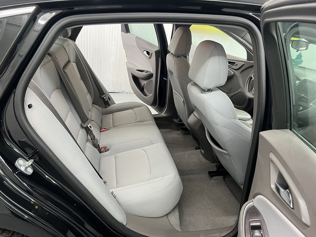 2017 Chevrolet Malibu - $10,755