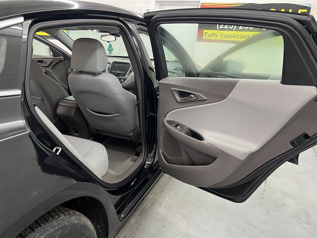 2017 Chevrolet Malibu - $10,755
