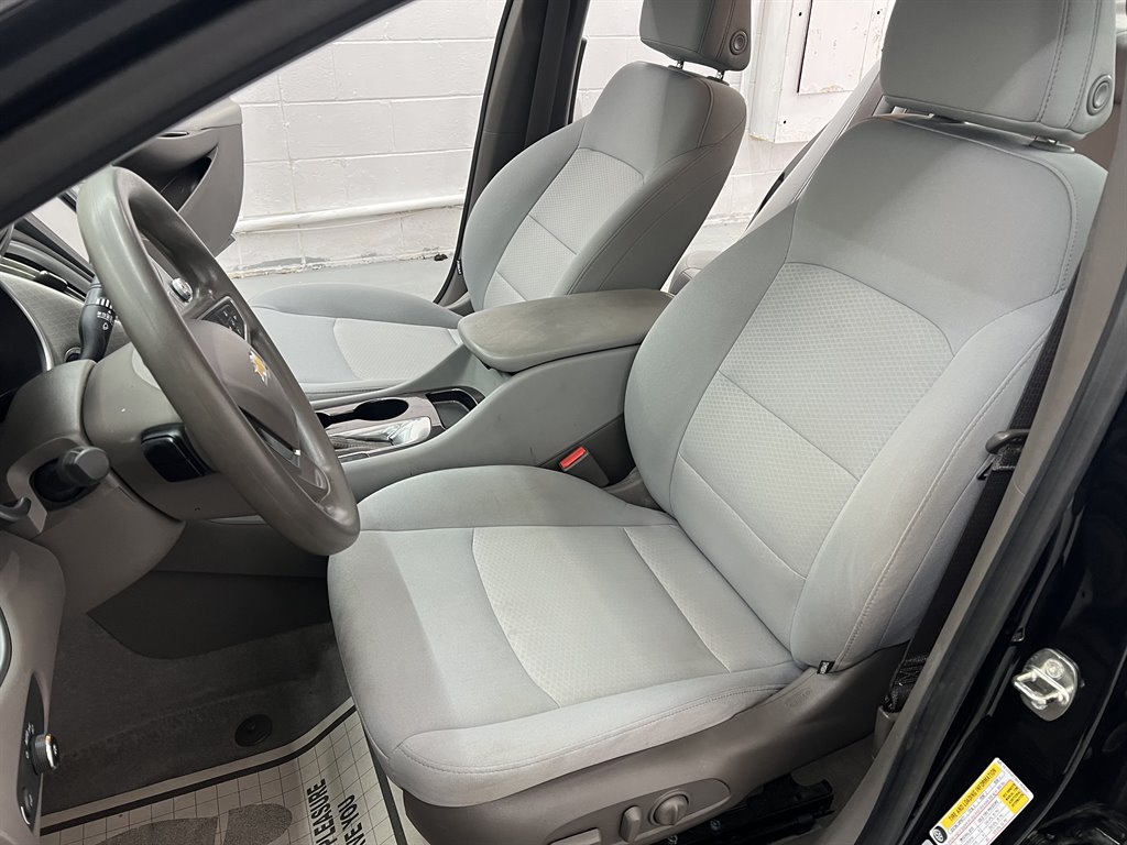 2017 Chevrolet Malibu - $10,755