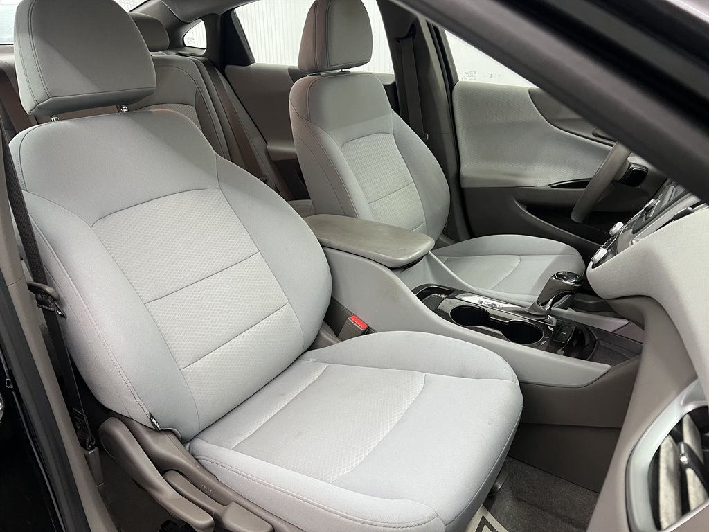 2017 Chevrolet Malibu - $10,755
