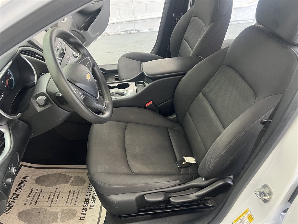 2016 Chevrolet Malibu - $8,599