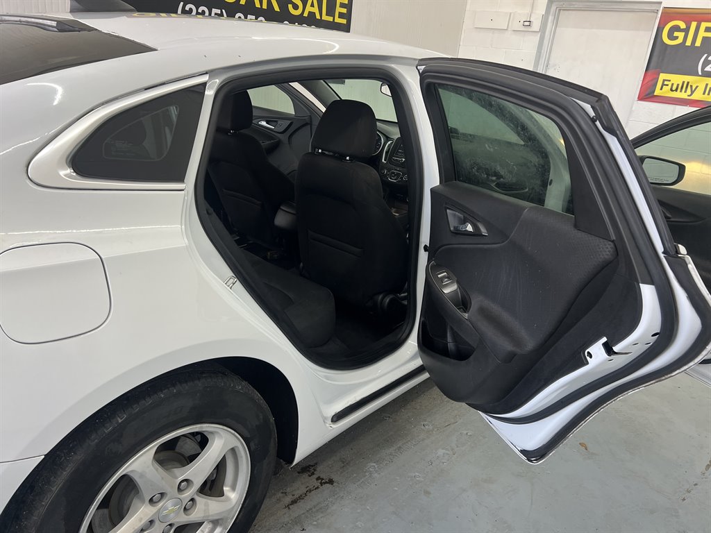 2016 Chevrolet Malibu - $8,599