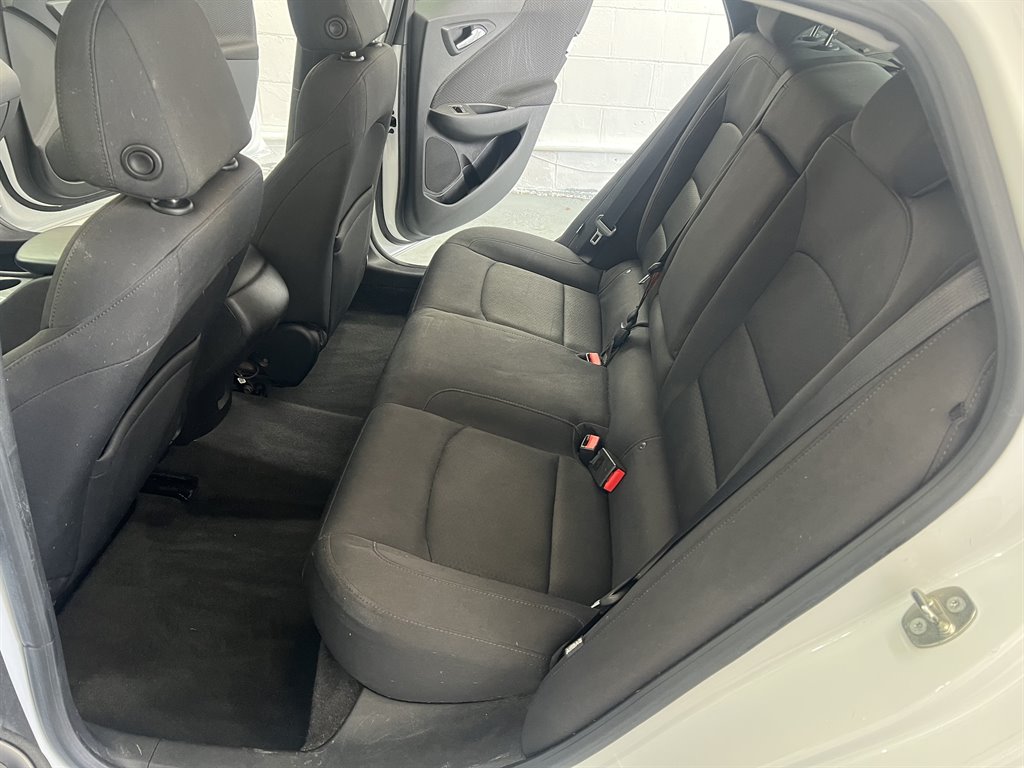 2016 Chevrolet Malibu - $8,599