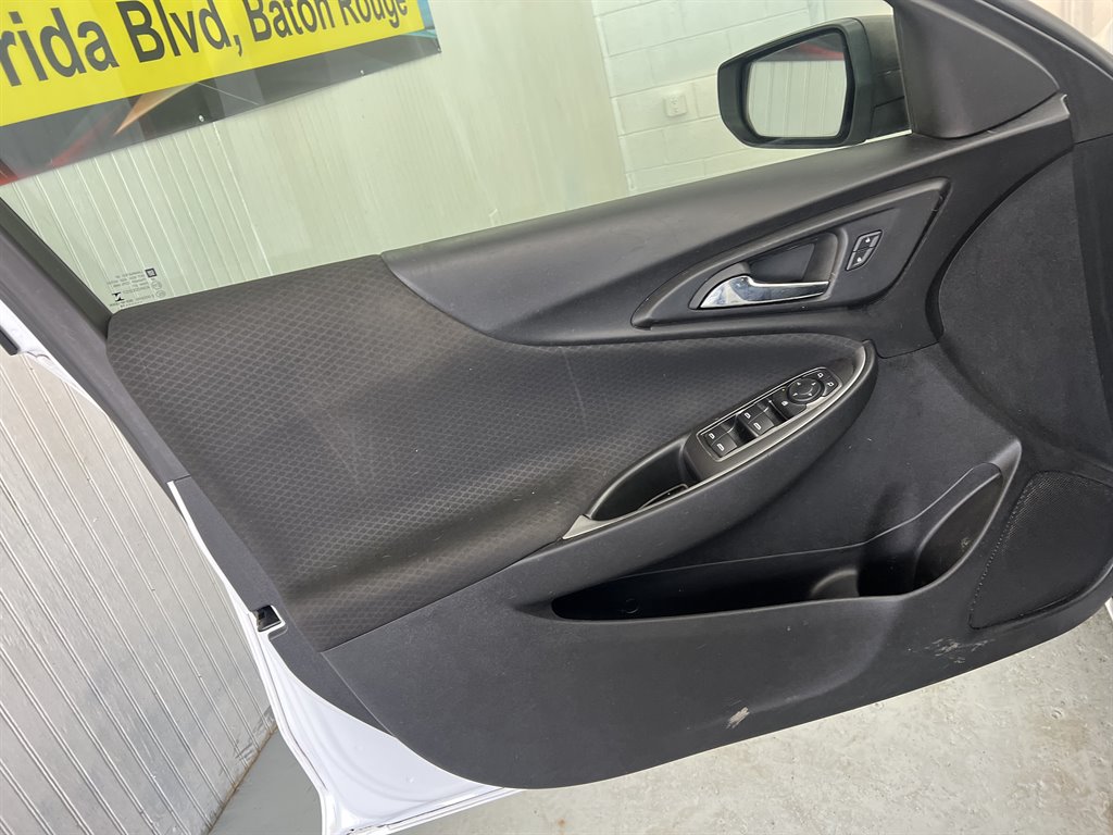 2016 Chevrolet Malibu - $8,599